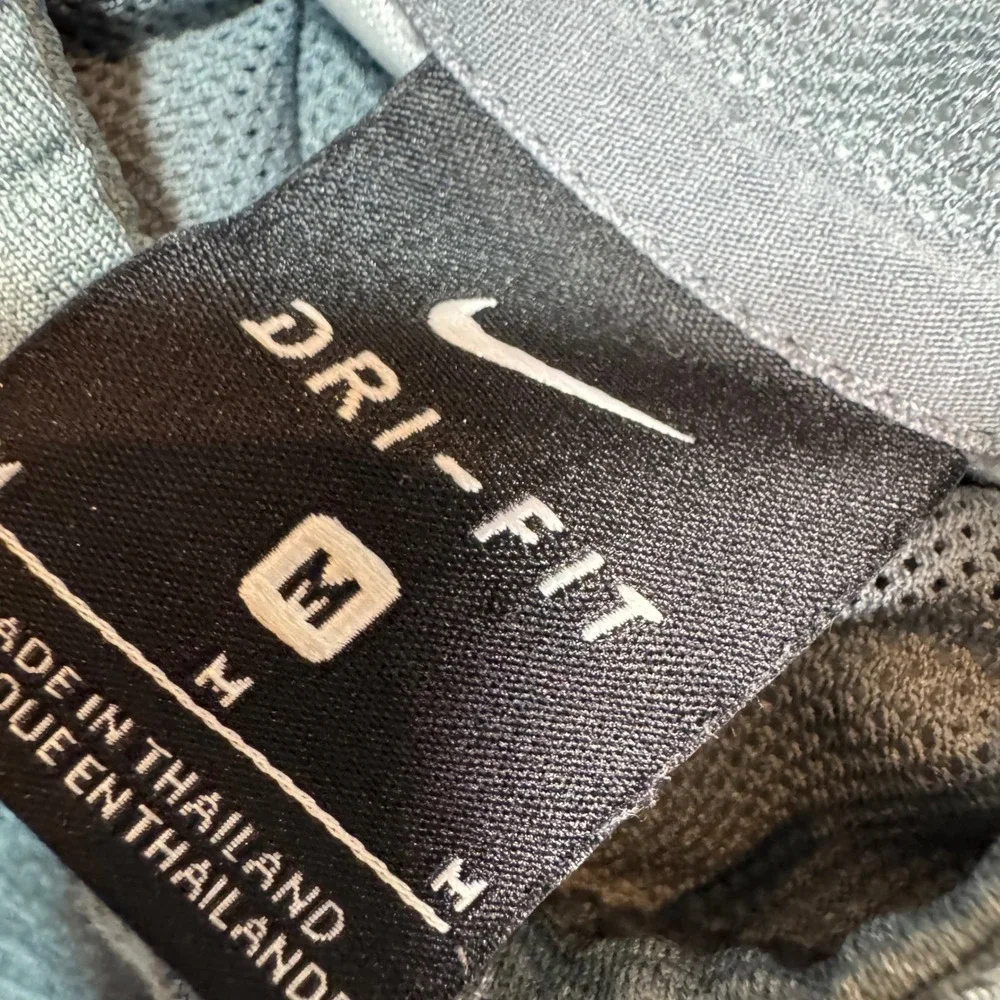 Nike Dri-FIT Grey Textured Pullover Hoodie Women Medium Athletic‎ Sweatshirt M